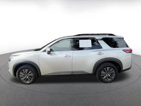 Used 2025 Nissan Pathfinder SV FWD image 9
