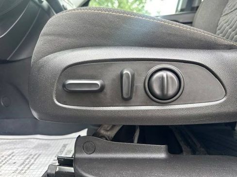 Used 2019 Chevrolet Equinox LT FWD image 14