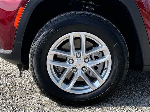 Used 2024 Jeep Grand Cherokee L Laredo w/ Luxury Tech Group I image 8