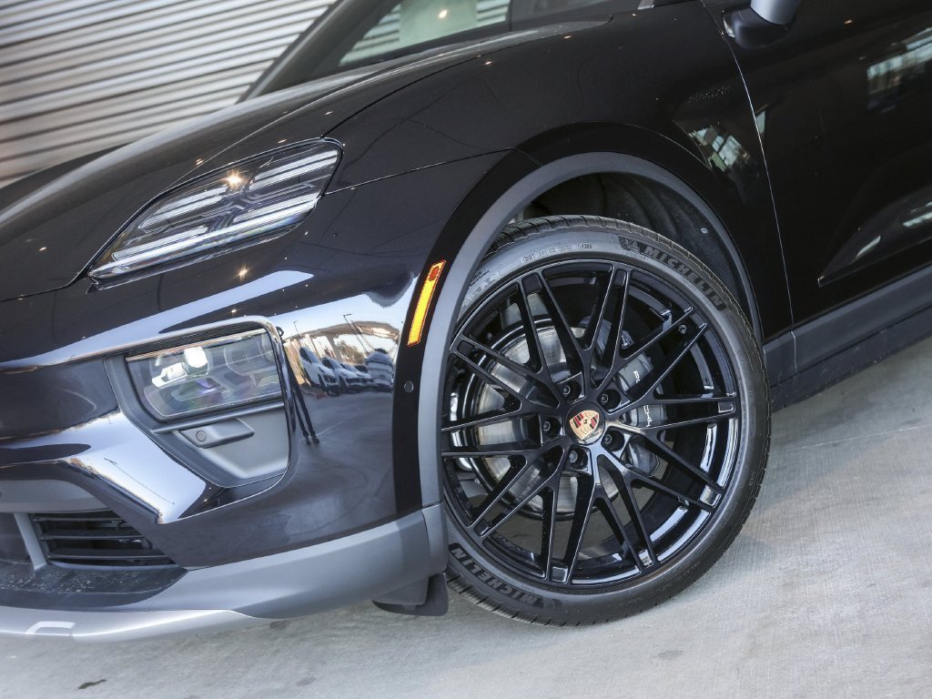 Certified 2026 Porsche Macan Electric RWD image 12