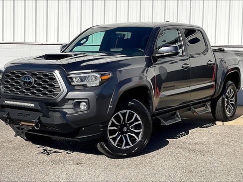 Used 2021 Toyota Tacoma TRD Sport image 2