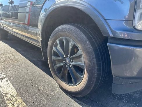Used 2019 Ford F150 Lariat w/ Equipment Group 502A Luxury AWD/4WD image 3
