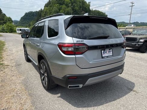 Used 2023 Honda Pilot Touring image 5