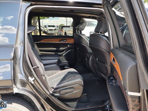 Used 2023 Jeep Grand Cherokee L Summit AWD/4WD image 31