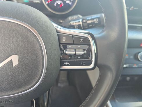 Used 2024 Kia Carnival LX image 22