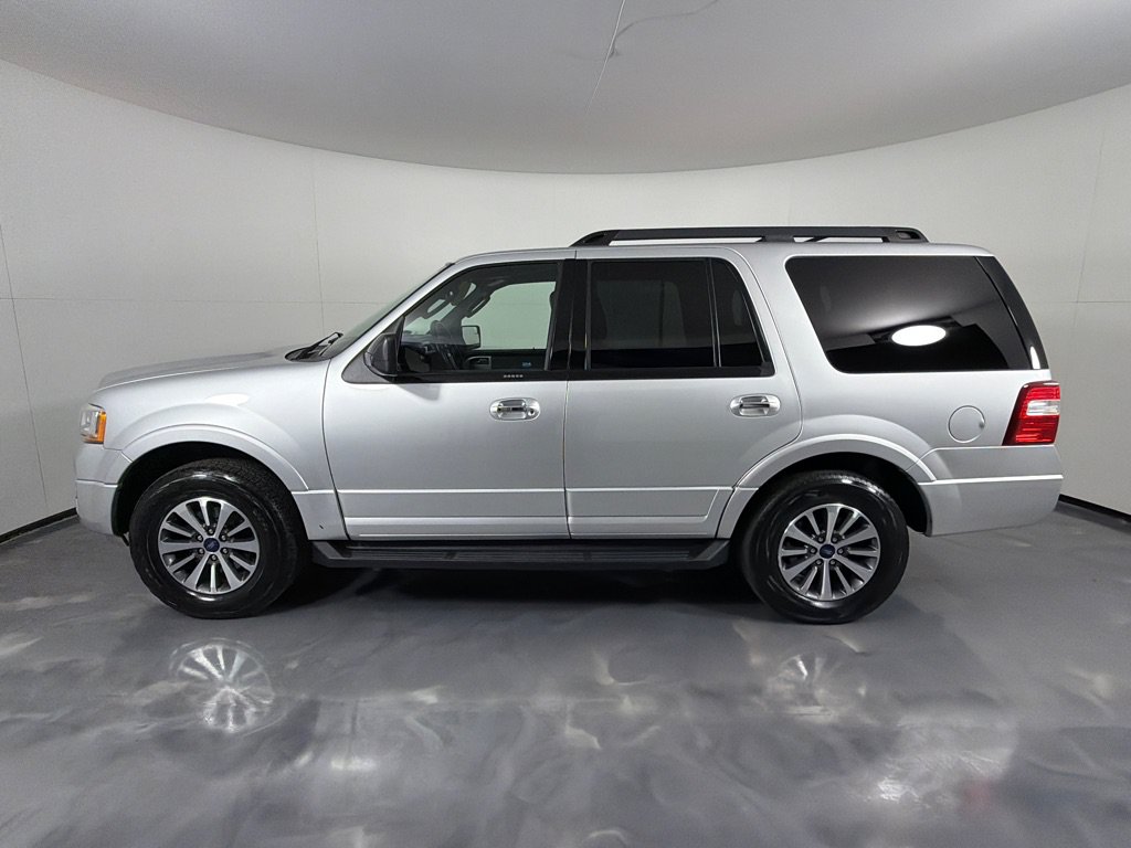 Used 2017 Ford Expedition XLT w/ Equipment Group 202A AWD/4WD image 8
