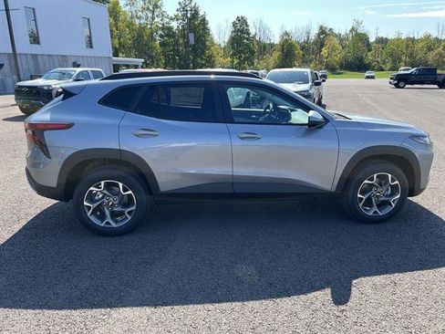 New 2026 Chevrolet Trax LT w/ Driver Confidence Package image 7