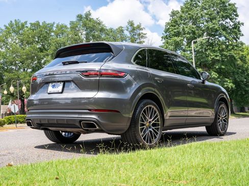 Used 2021 Porsche Cayenne AWD/4WD image 5