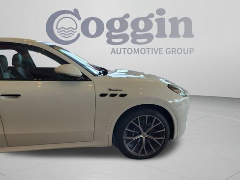 Used 2026 Maserati Grecale Modena AWD/4WD image 29