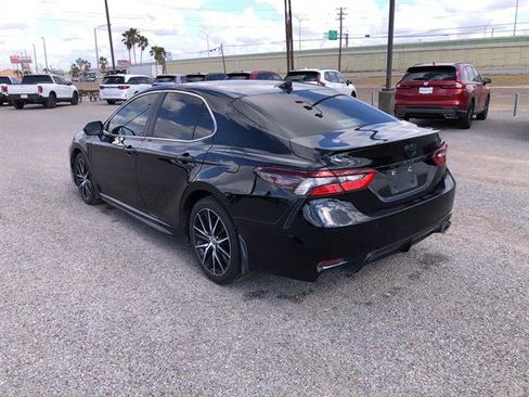 Used 2023 Toyota Camry SE image 5