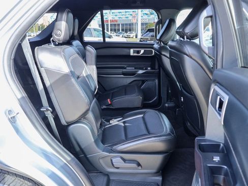 Used 2020 Ford Explorer XLT w/ Equipment Group 202A image 10