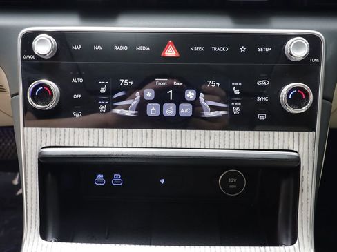 Used 2025 Genesis GV80 3.5T Prestige image 13