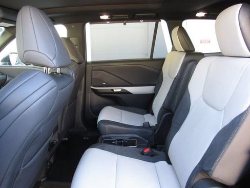 Used 2024 Lexus TX 500h AWD image 16