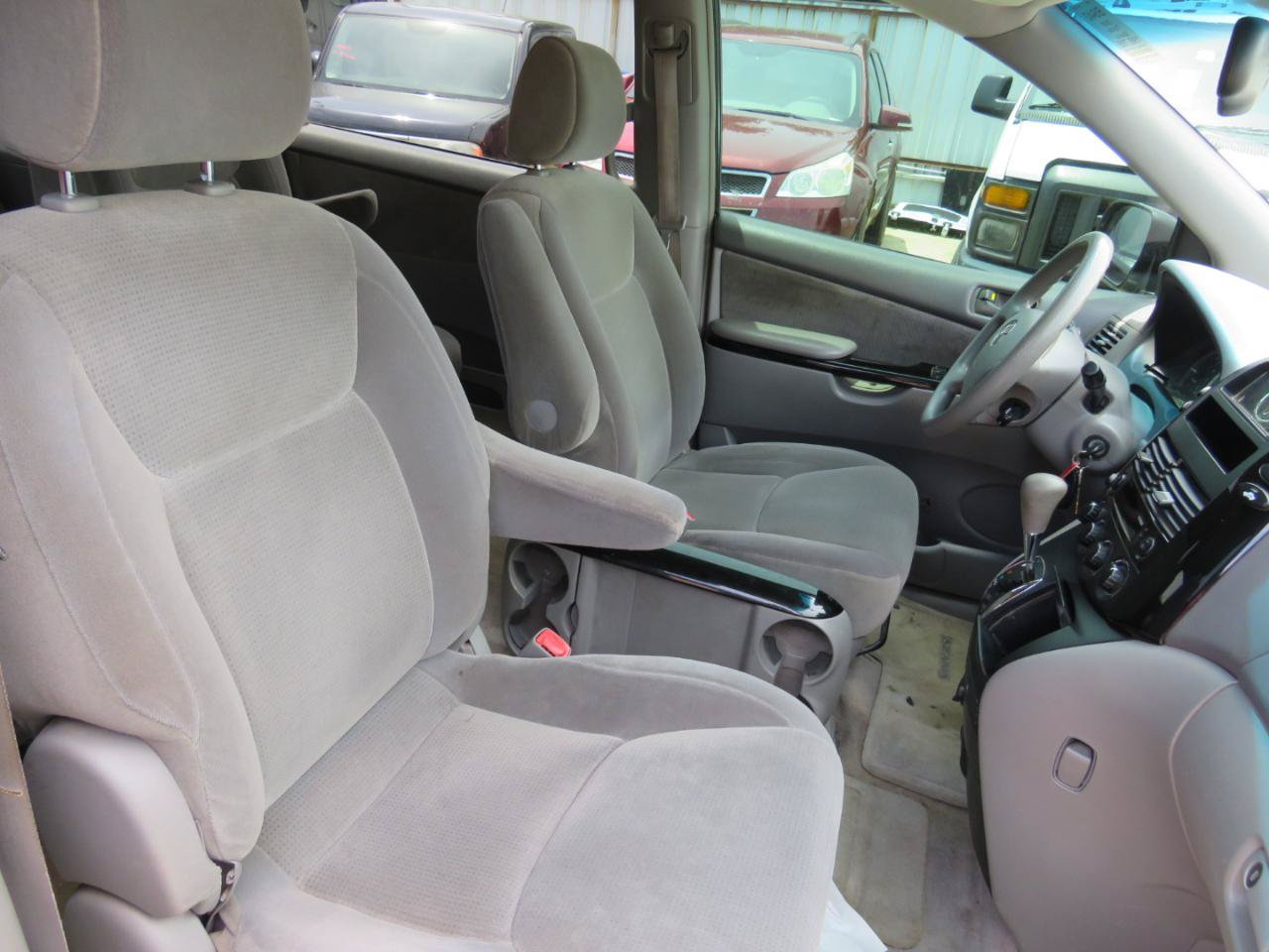 Used 2005 Toyota Sienna LE FWD image 30