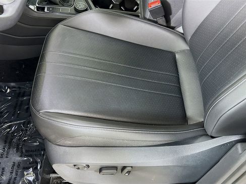 Used 2022 Volkswagen Tiguan SE R-Line image 12