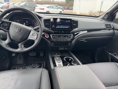 Used 2025 Honda Passport Black Edition image 13