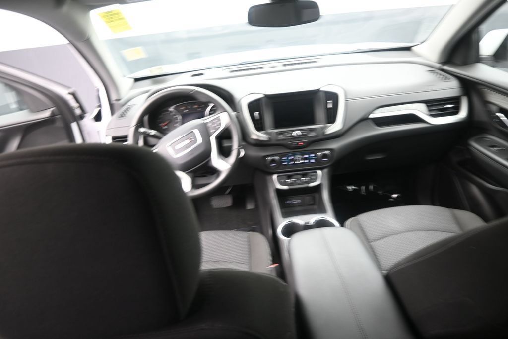 Used 2024 GMC Terrain SLE w/ Driver Convenience Package FWD image 15