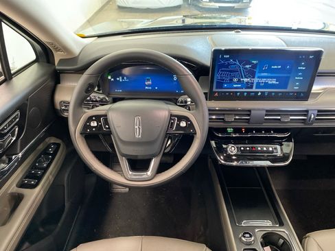 New 2025 Lincoln Corsair AWD w/ Equipment Group 101A image 11