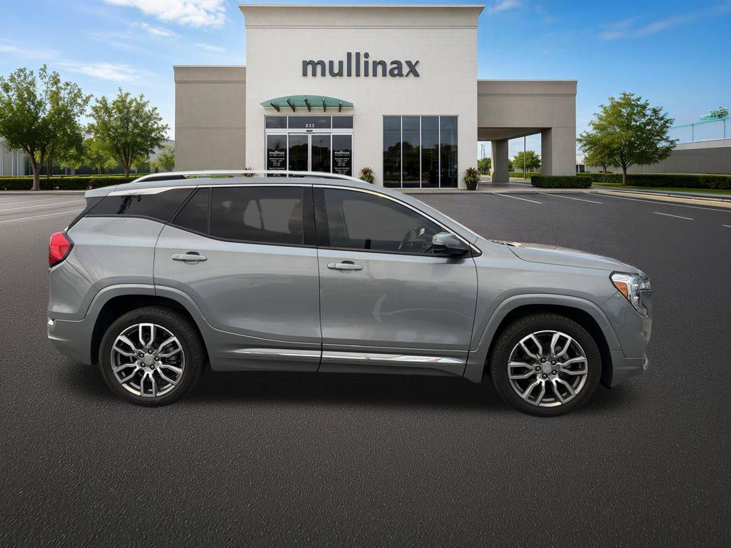 Used 2023 GMC Terrain Denali w/ Denali Premium Package AWD/4WD image 4