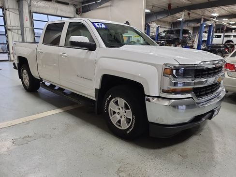 Used 2017 Chevrolet Silverado 1500 LT w/ Trailering Package image 4