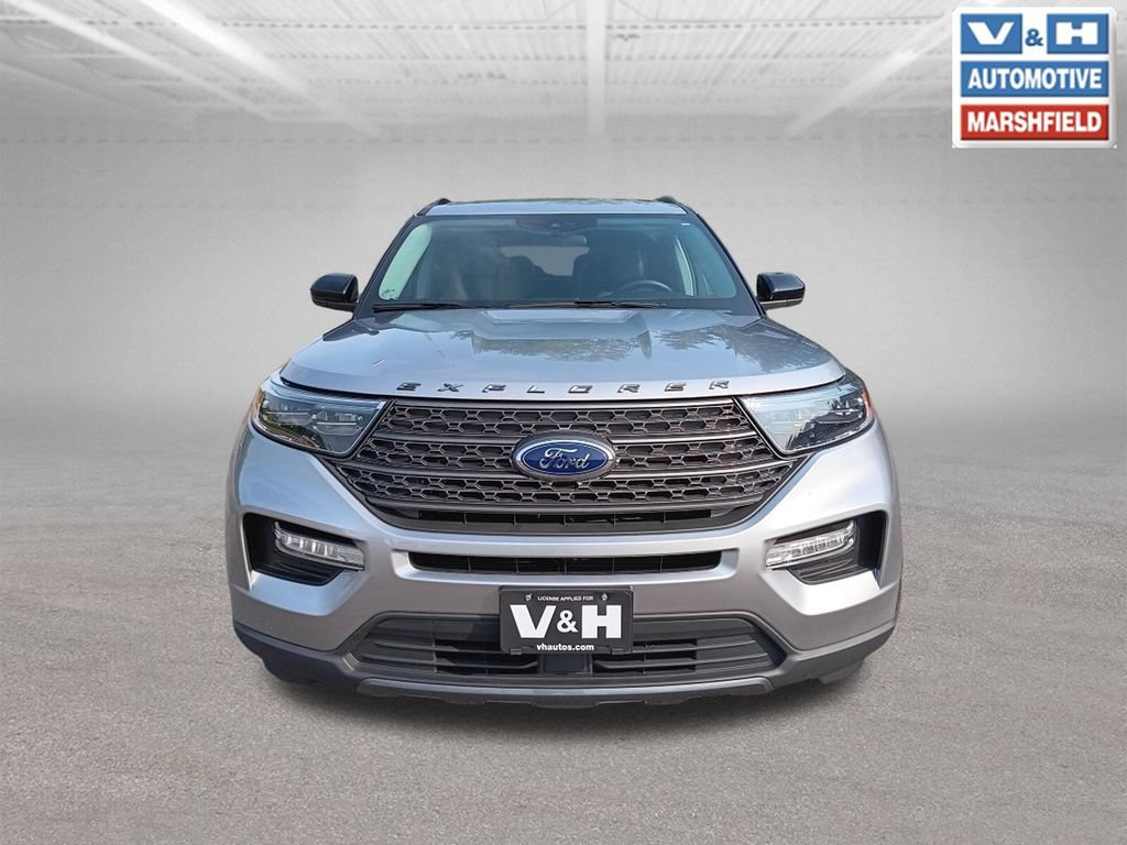 Used 2023 Ford Explorer XLT w/ Equipment Group 202A AWD/4WD image 9