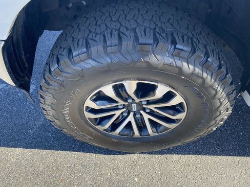 Used 2018 Ford F150 Lariat image 10