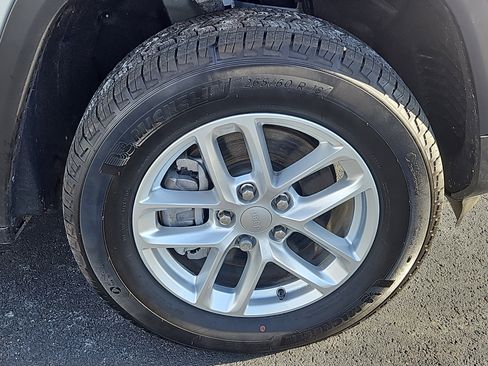 Used 2024 Jeep Grand Cherokee L Laredo w/ Trailer Tow Package image 27