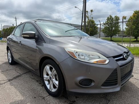 Used 2014 Ford Focus SE w/ SE Winter Package FWD image 1