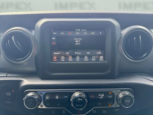 Used 2022 Jeep Wrangler Unlimited Sport AWD/4WD image 9