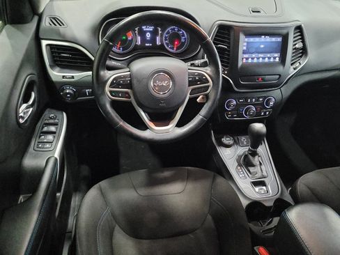 Used 2019 Jeep Cherokee Latitude AWD/4WD image 22