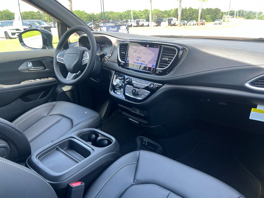 New 2027 Chrysler Pacifica Select w/ Family Tech Group FWD image 13