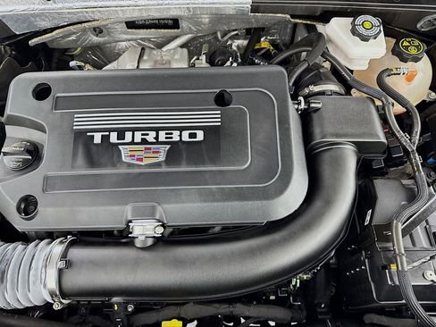 Used 2024 Cadillac XT4 Premium Luxury image 39