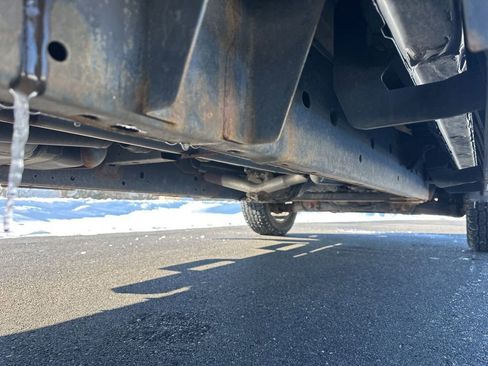 Used 2017 Nissan Titan SV image 33