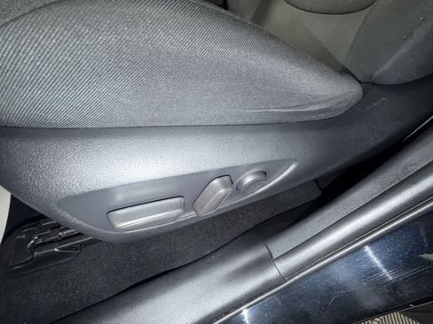 Used 2021 Toyota RAV4 XLE w/ Convenience Package image 14