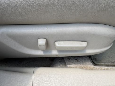 Used 2011 Honda Accord EX-L image 17