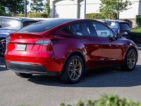 Used 2024 Tesla Model Y Long Range image 5