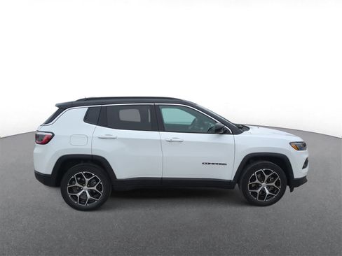 Certified 2024 Jeep Compass Limited image 9