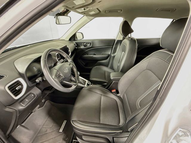 Certified 2024 Hyundai Venue Limited FWD image 23