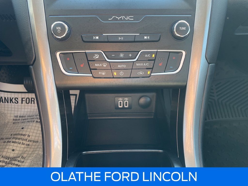 Used 2019 Ford Fusion SEL FWD image 12