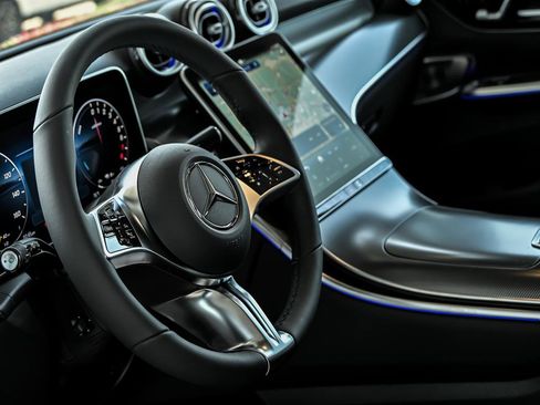 New 2025 Mercedes-Benz GLC 350e 4MATIC image 12