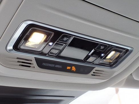 Used 2025 Lincoln Nautilus Premier image 22