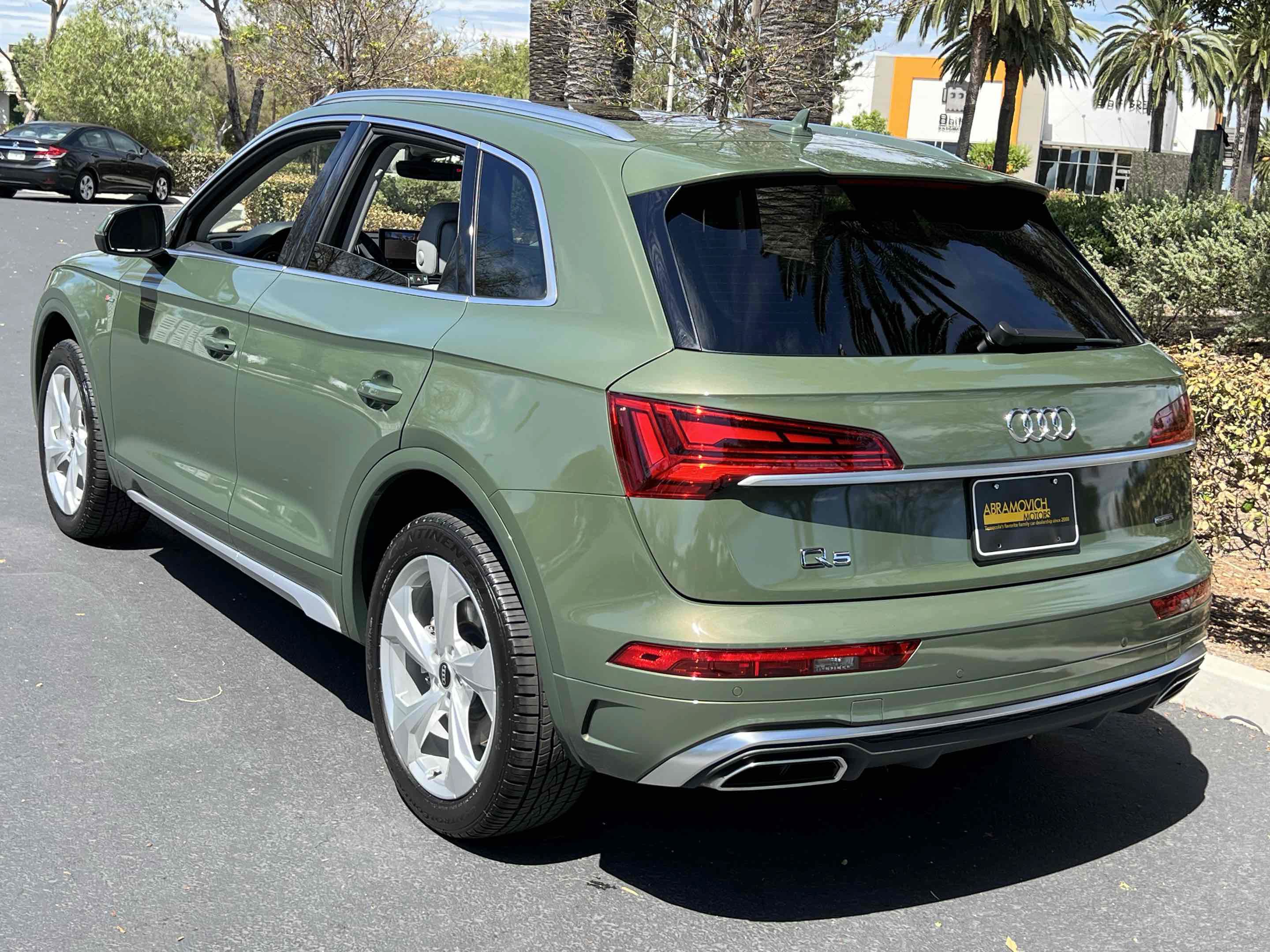 Used 2023 Audi Q5 2.0T Premium Plus w/ Premium Plus Package AWD/4WD image 2