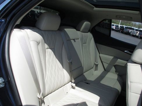 Used 2021 Buick Envision Avenir w/ Technology Package II image 23