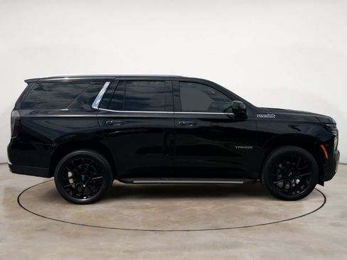 Used 2025 Chevrolet Tahoe High Country AWD/4WD image 2