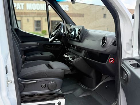 Used 2019 Mercedes-Benz Sprinter 170 w/ Driver Convenience Package image 16