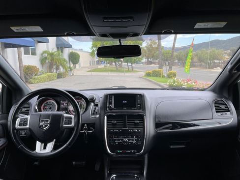 Used 2018 Dodge Grand Caravan GT FWD image 12