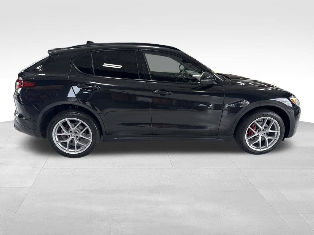 Used 2018 Alfa Romeo Stelvio Ti Sport AWD/4WD image 10