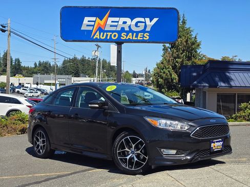 Used 2015 Ford Focus SE w/ SE Sport Package FWD image 1
