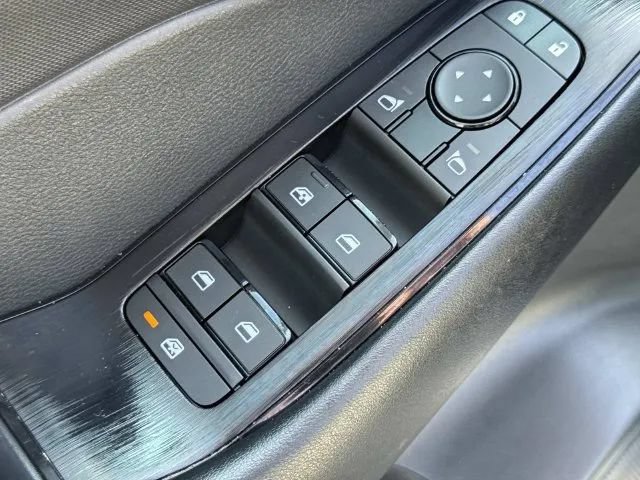 Used 2024 Nissan Rogue S AWD/4WD image 27