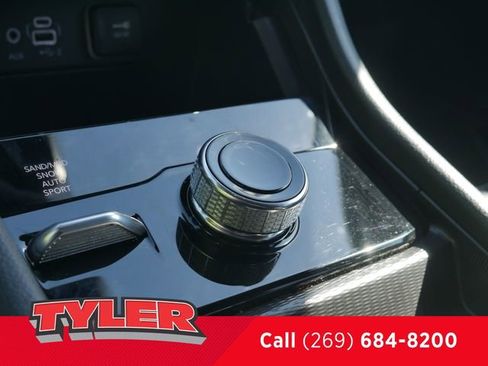 Used 2024 Jeep Grand Cherokee L Limited AWD/4WD image 33